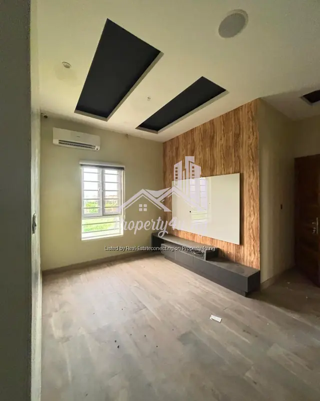 Fully Detached 4 Bedroom Duplex