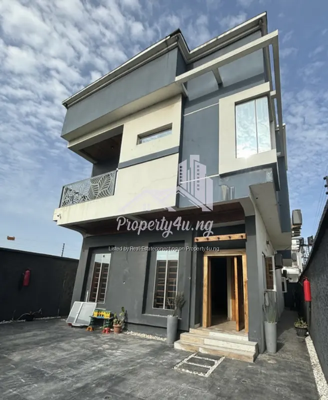 Fully Detached 4 Bedroom Duplex