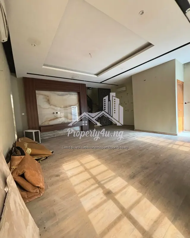 Fully Detached 4 Bedroom Duplex