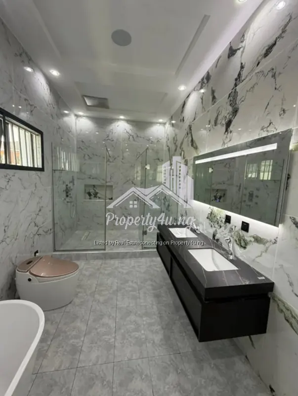 Luxury 5 Bedroom Fully Detached Duplex