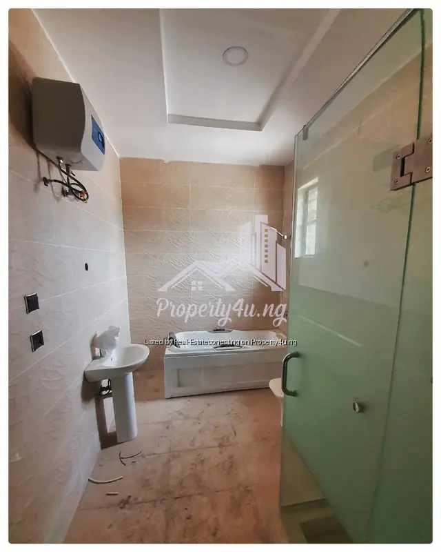 5 Bedroom Detached Duplex