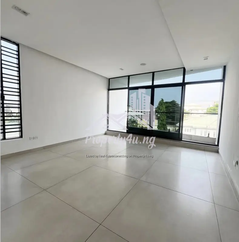 5 Bedroom Fully Detached Duplex