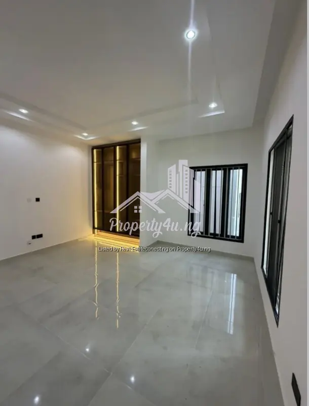 Luxury 5 Bedroom Fully Detached Duplex