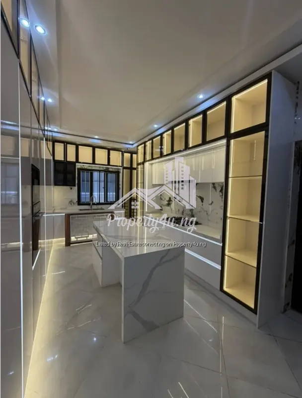 Luxury 5 Bedroom Fully Detached Duplex
