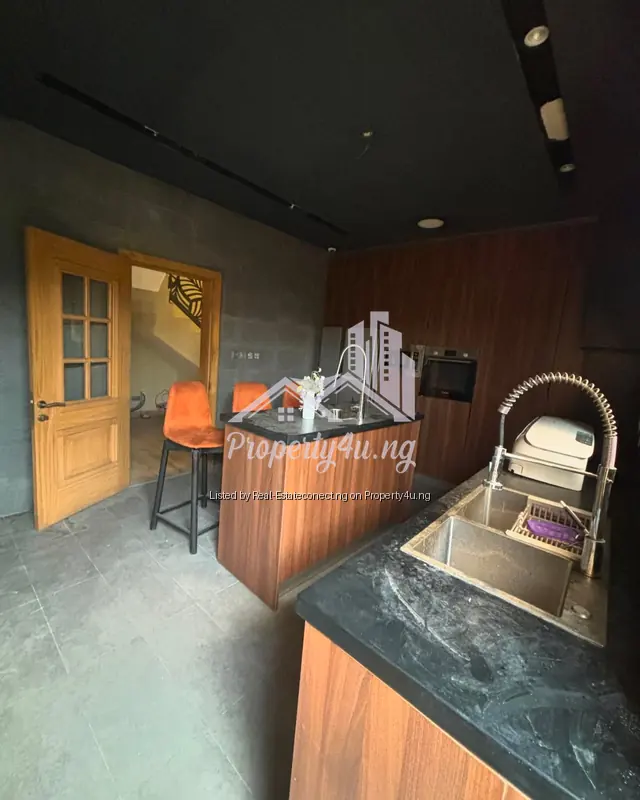 Fully Detached 4 Bedroom Duplex