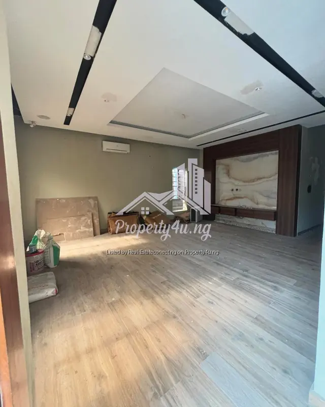 Fully Detached 4 Bedroom Duplex