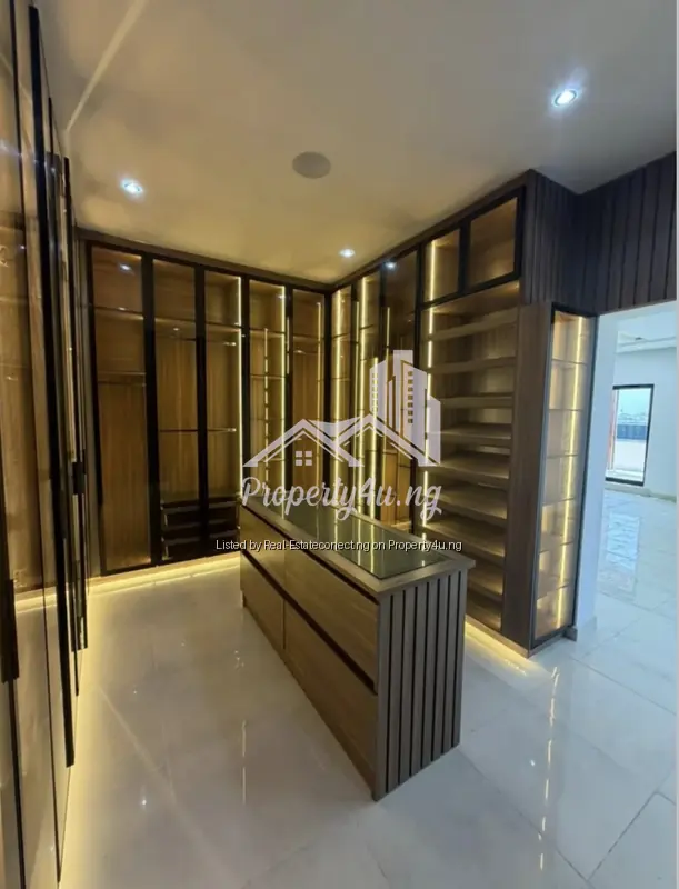 Luxury 5 Bedroom Fully Detached Duplex