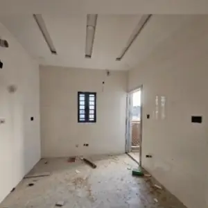 Brand New 3 Bedroom Flat. image 4